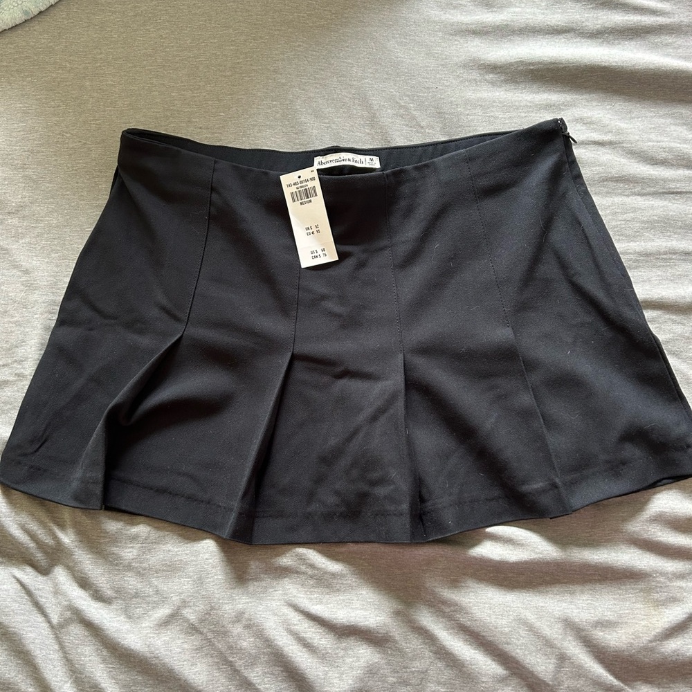 NWT Abercrombie Black Pleated Mini Skirt